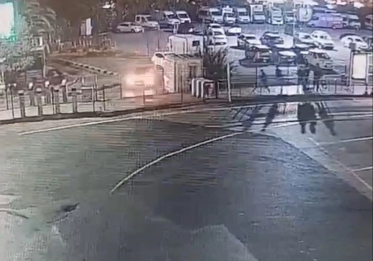 Önce kendini sonra polis memurunu vurmuştu: Olay anı kamerada