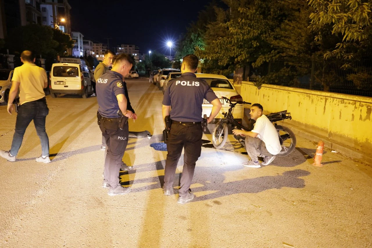 Polisin 'dur' ihtarına uymadı, kovalamaca kameraya yansıdı - 1. Resim