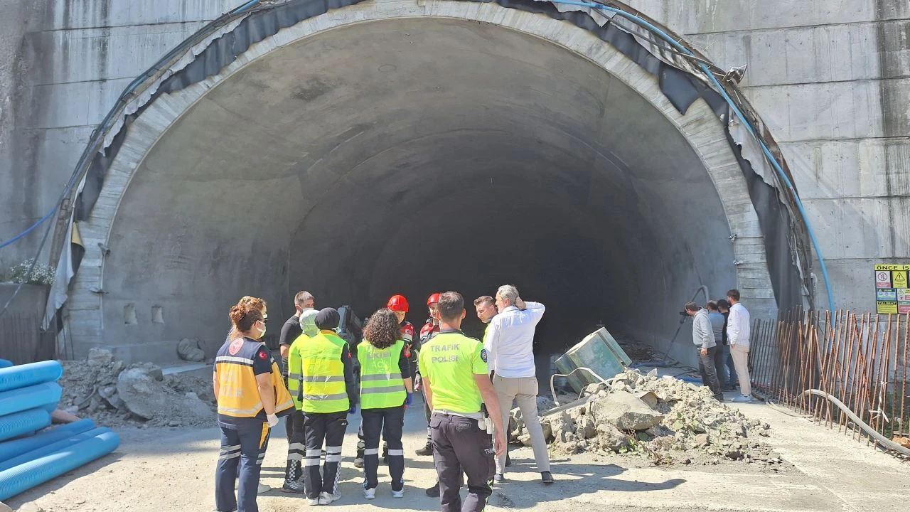 Trabzon'da tünel inşaatında iskele çöktü | TGRT Haber