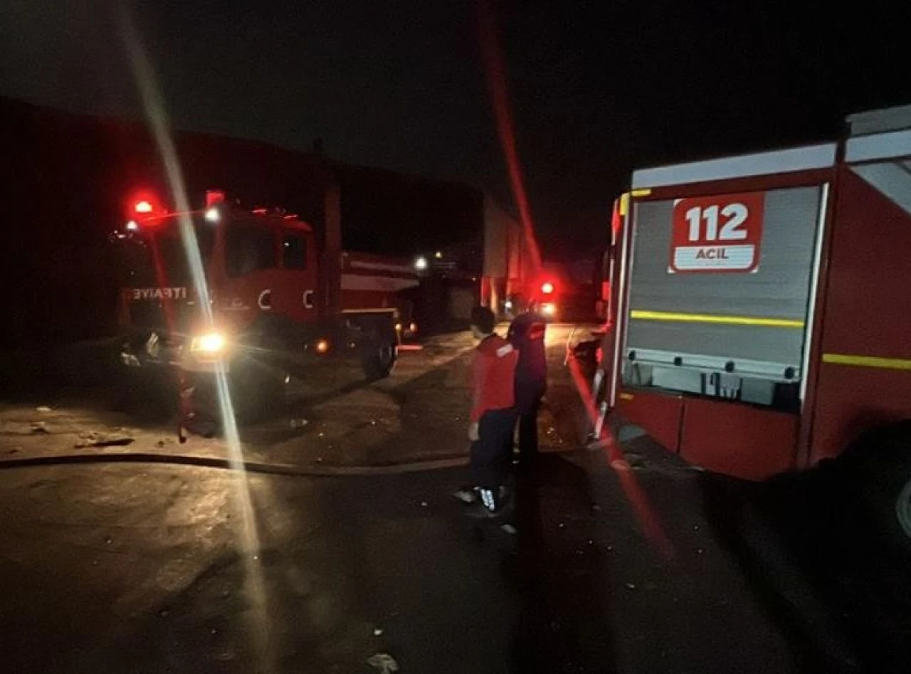 Boya fabrikasında patlama! Yaralı işçiler var - 1. Resim