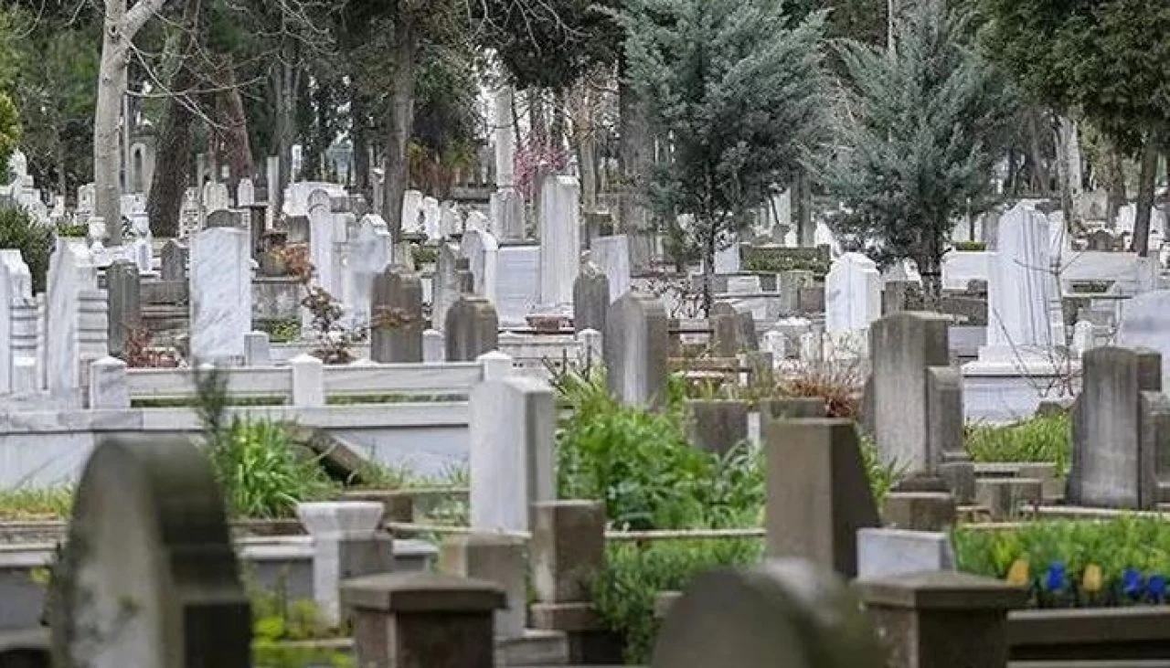 Mezara yanlış cenazeyi koydular! Ceset topraktan çıkarılıp morga kaldırıldı 