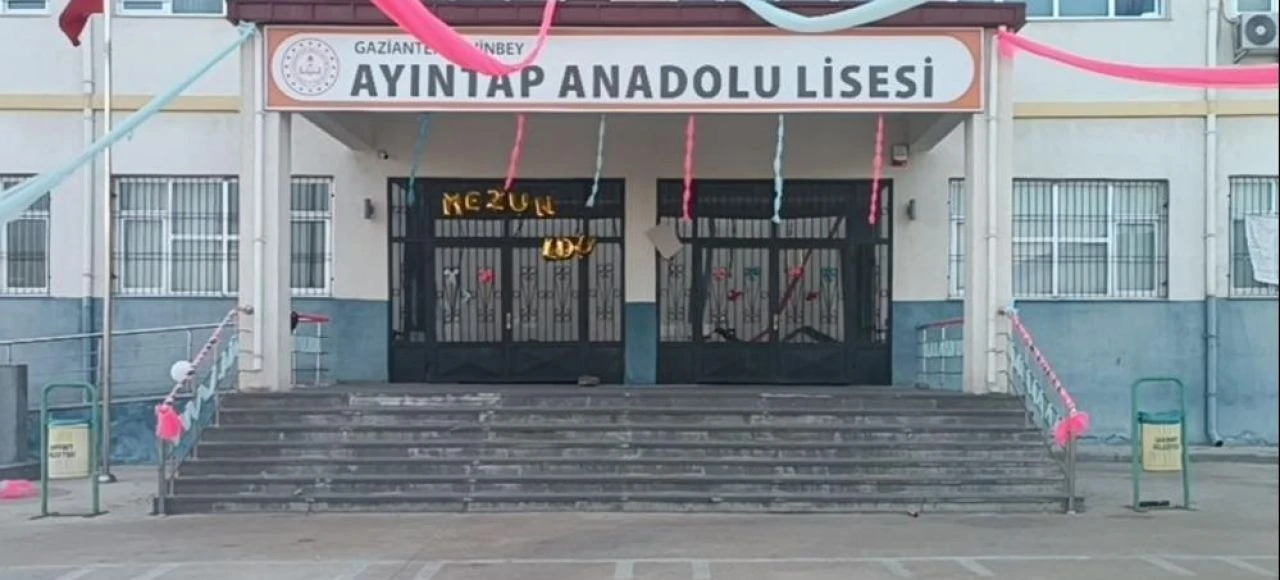 Okuldaki mezuniyet töreninde balon faciası: Çok sayıda öğrenci yaralandı