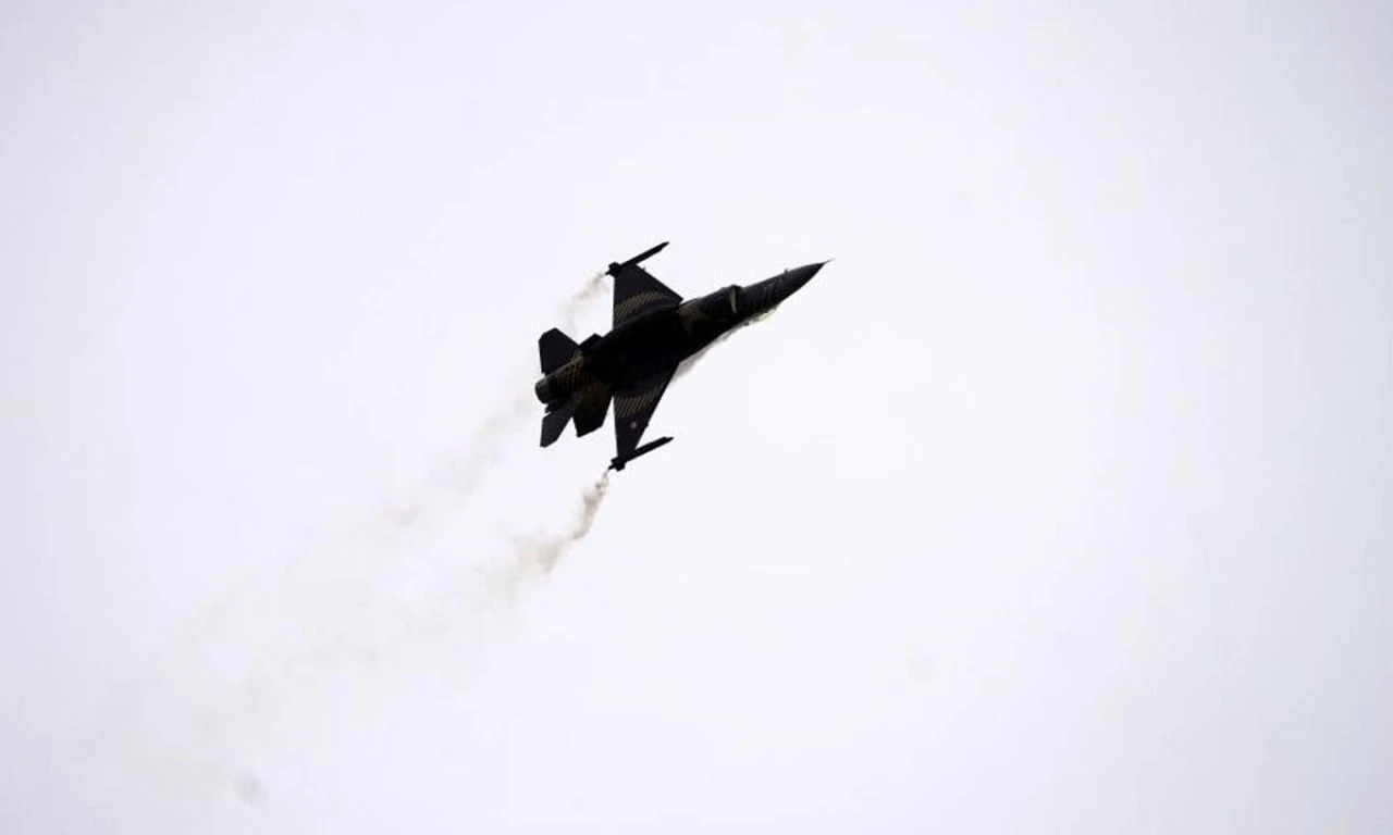 SOLOTÜRK'ün gösterisi nefes kesti: F-16'ların sınırlarını zorladılar
