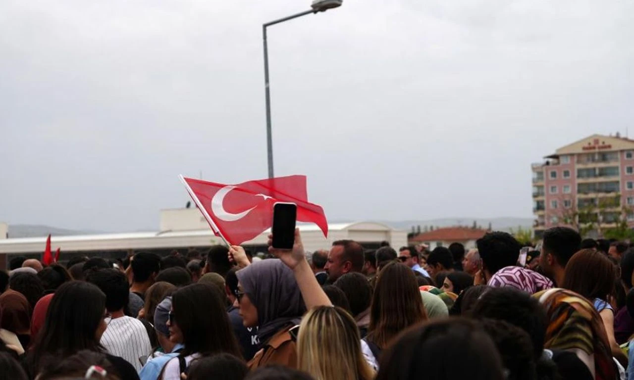 SOLOTÜRK'ün gösterisi nefes kesti: F-16'ların sınırlarını zorladılar