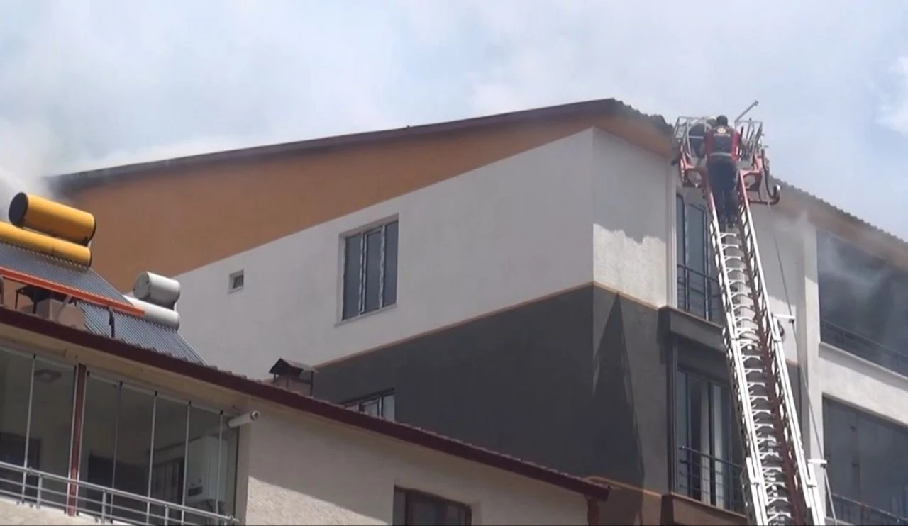 Apartman dairesinde şiddetli patlama:1 ölü! Beşinci kattan aşağı düştü - 2. Resim