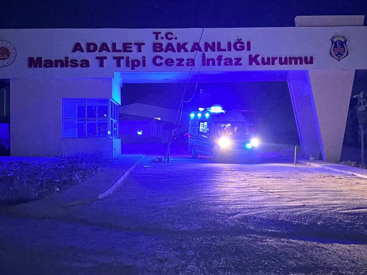 Bağımlı mahkum krize girdi kendini yaktı, cezaevinde panik yaşandı