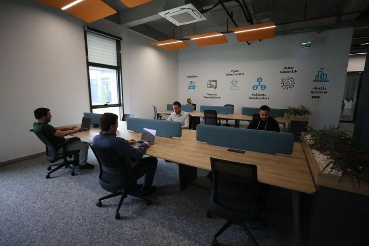 Bilişim Vadisi İzmir, girişimcilere tam destek veriyor! Tersine beyin göçünün merkezi olacak - 2. Resim