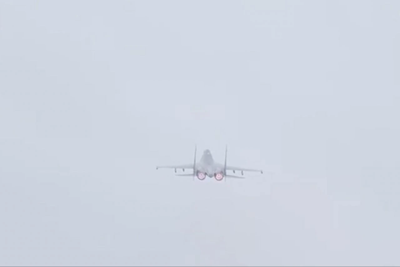 Çin, savaş gemileriyle abluka altına aldı! Gerilim yükseldi, açıklamalar peş peşe geldi