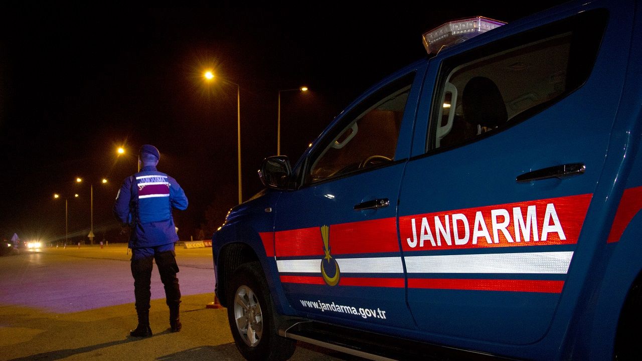Jandarma&#039;dan 16 ilde dolandırıcılara baskın! Çok sayıda gözaltı var!