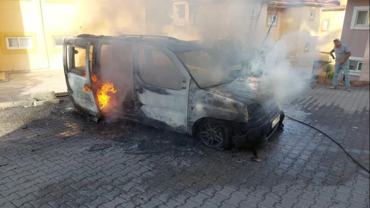 Marmaris'te eski eş dehşeti! Evi, arabaları, motorları ateşe verdi
