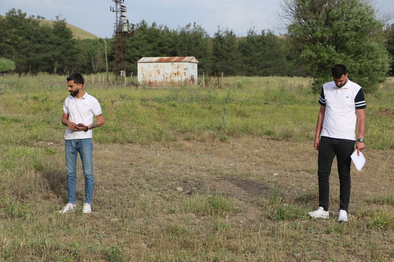 Piknik yaparken göktaşı buldu! Evlenmek için açık arttırmayla satışa çıkarttı