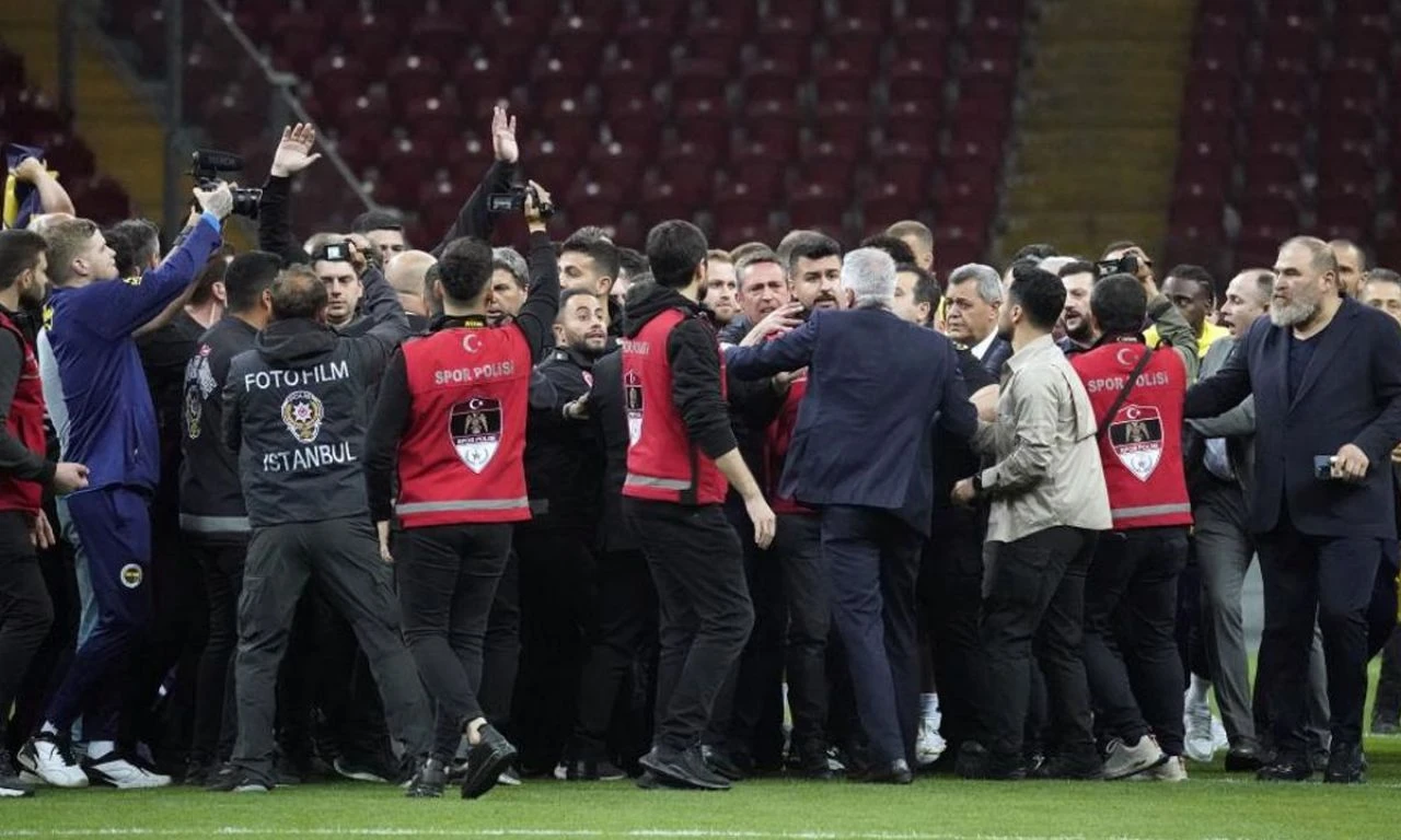 Son dakika! Derbide ortalık karışmıştı... Fenerbahçeliler ifadeye geldi - 1. Resim