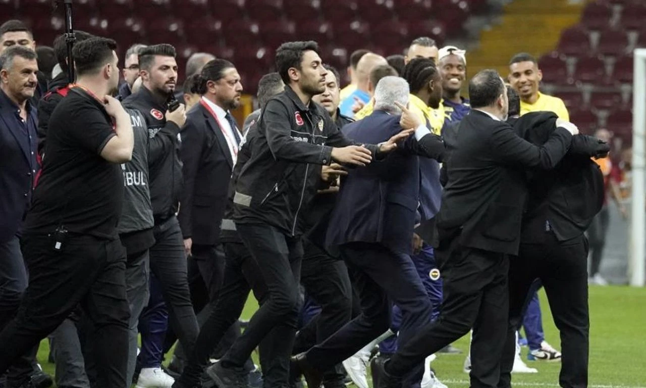 Son dakika! Derbide ortalık karışmıştı... Fenerbahçeliler ifadeye geldi - 2. Resim