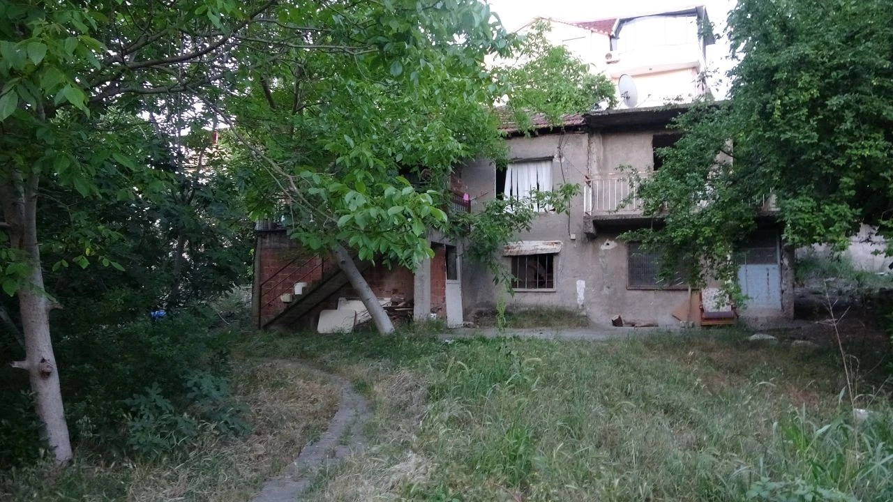 50 yıllık arsada görülmemiş olay! Davayı kaybetti yetmedi ailesinin bulunduğu ev park alanı oldu - 3. Resim