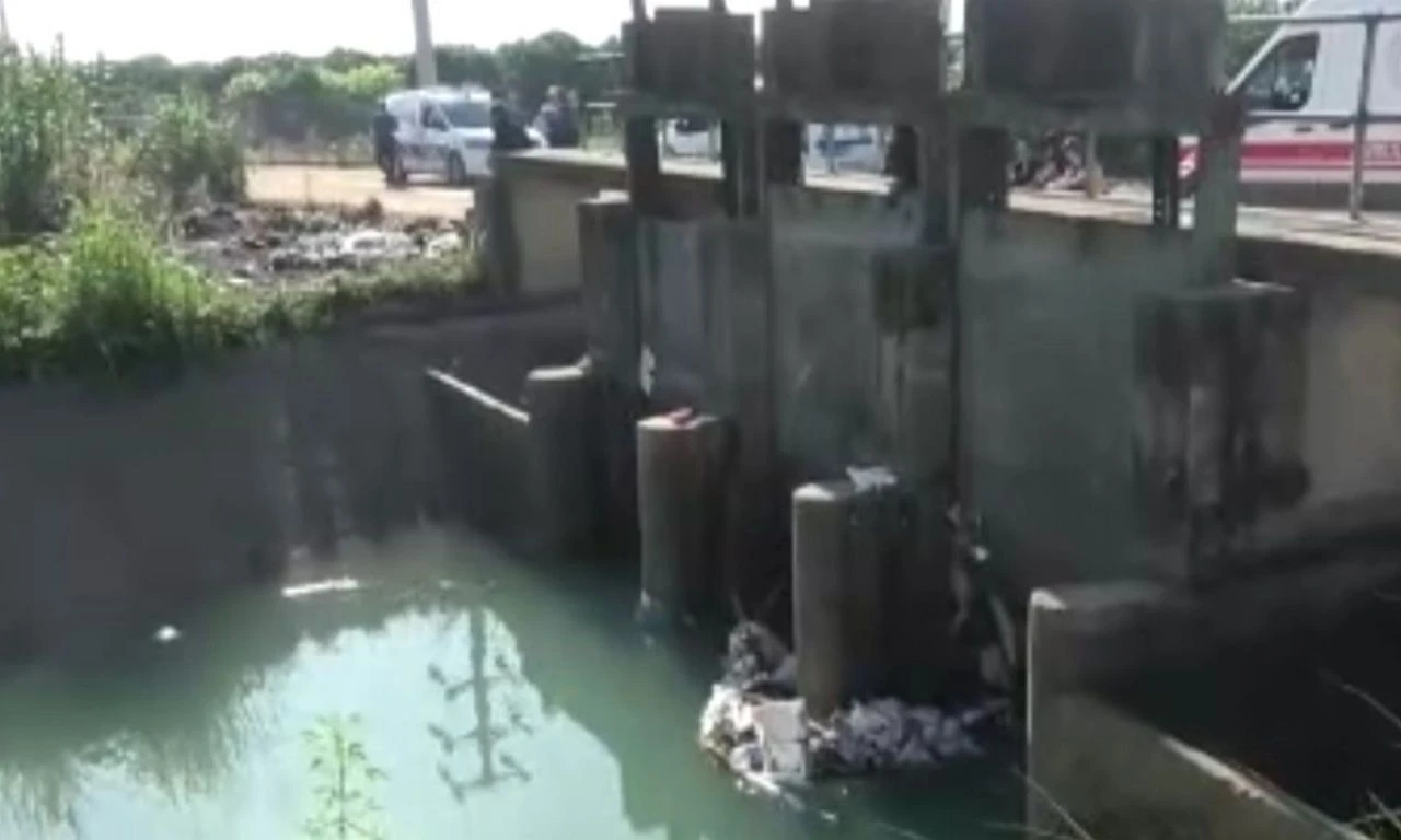 Bu acıya yürek dayanmaz: Boğularak ölen çocuğunun başını son kez okşadı