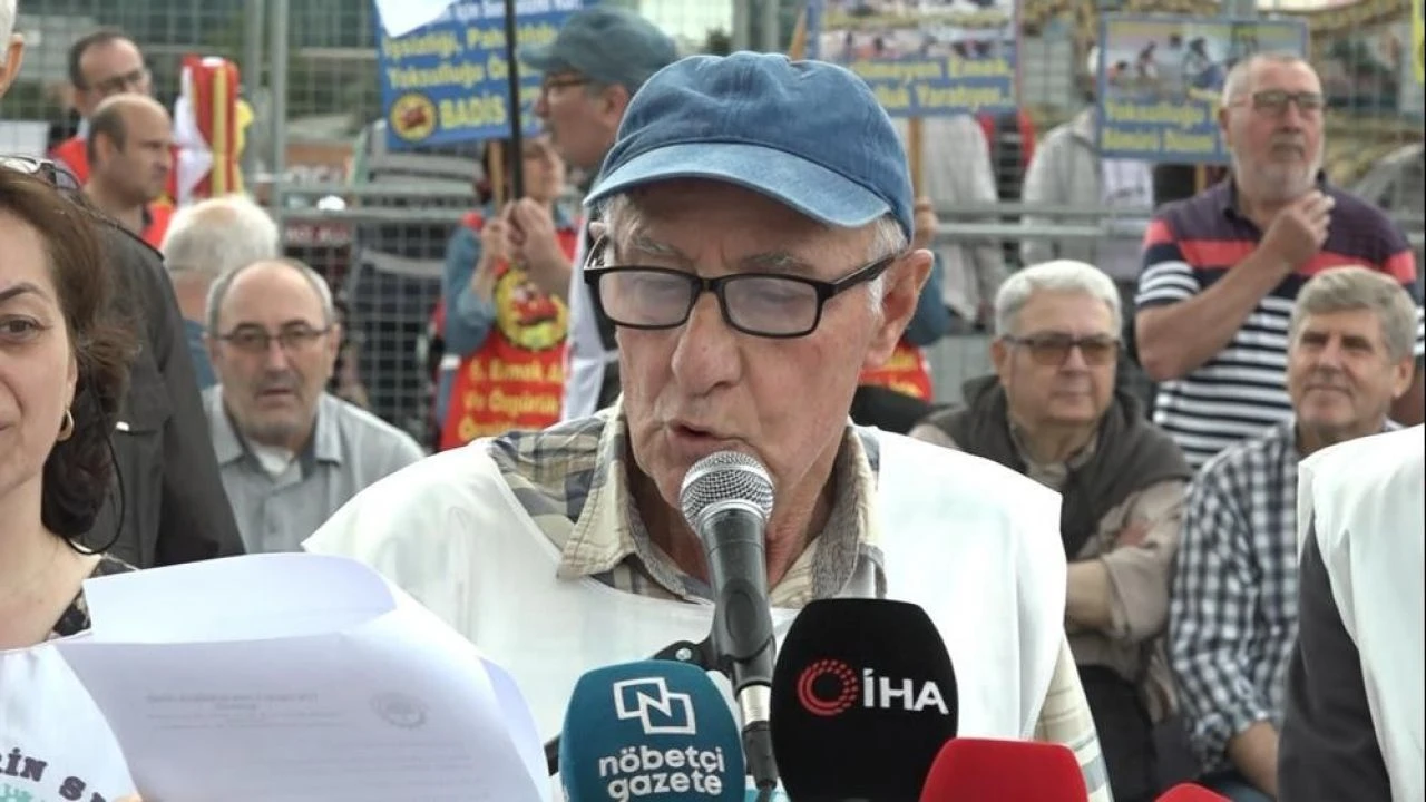 zam Bursa'da miting yapan emeklilerden hükümete çağrı: Maaşlarımız en düşük memur maaşına eşitlensin - 1. Resim