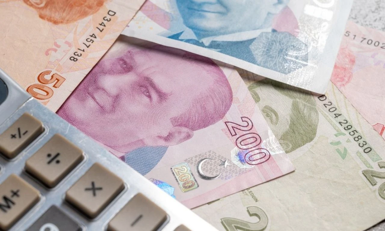 Emekli maaşı ve bayram ikramiyeleri için tarih değişiyor! Bakan Işıkhan’dan ödeme takvimi açıklaması geldi