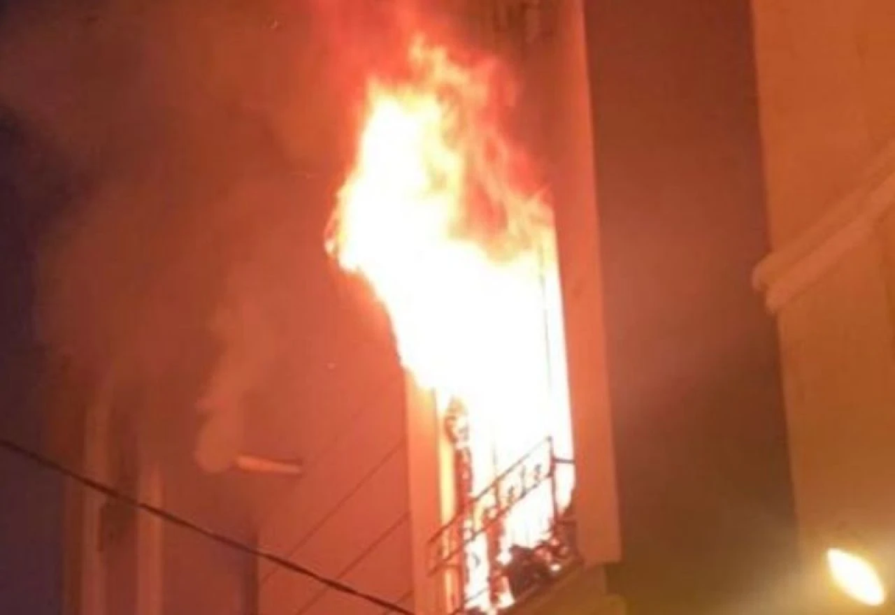 Kağıthane'de yangın paniği: Yaralılar var! - 1. Resim