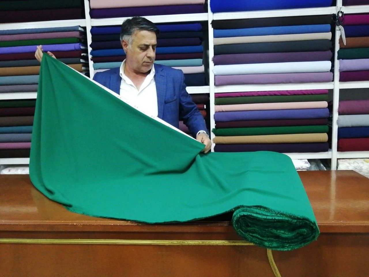 Kumaşa talep arttı, terzilik popüler oldu! Özel dikim elbiseler piyasanın yarı fiyatına denk geliyor