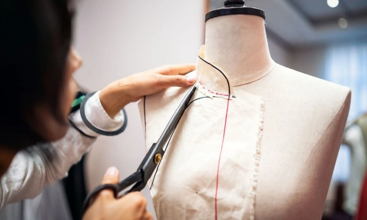 Kumaşa talep arttı, terzilik popüler oldu! Özel dikim elbiseler piyasanın yarı fiyatına denk geliyor