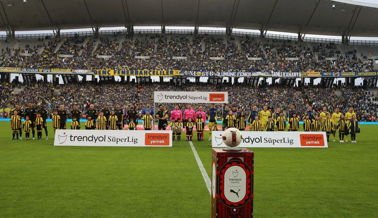 Süper Lig Şampiyonluğunda son maçlar! Galatasaray Konya'da, Fenerbahçe Kadıköy'de rüzgar estirecek