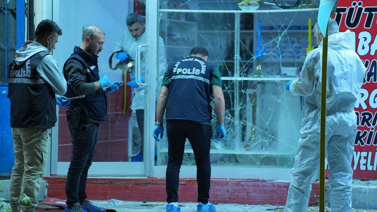 Küçükçekmece'de iş yerine bombalı saldırı: 2 kişi yaralandı
