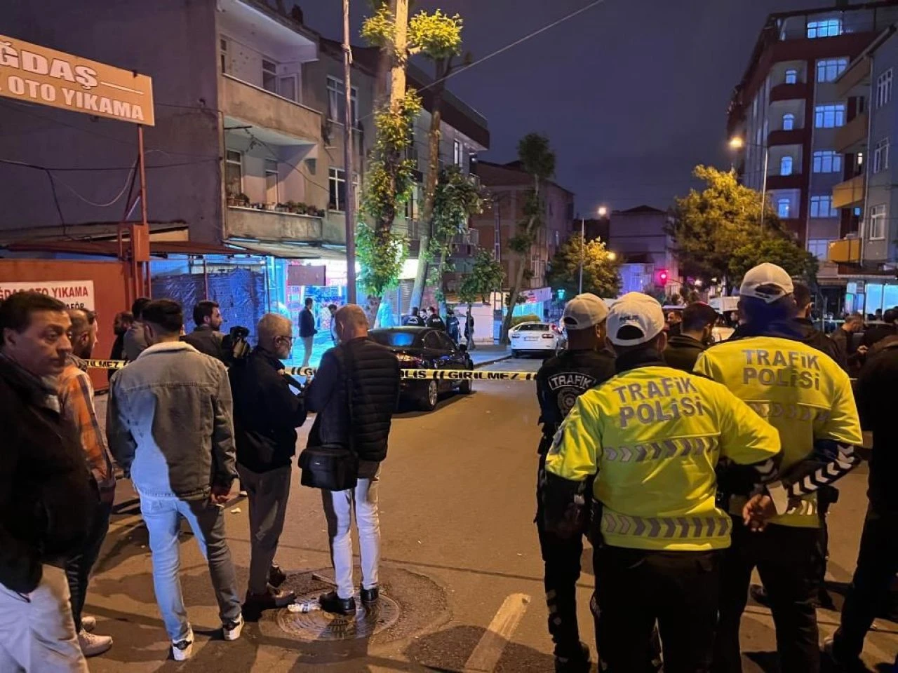 Küçükçekmece'de iş yerine bombalı saldırı: 2 kişi yaralandı