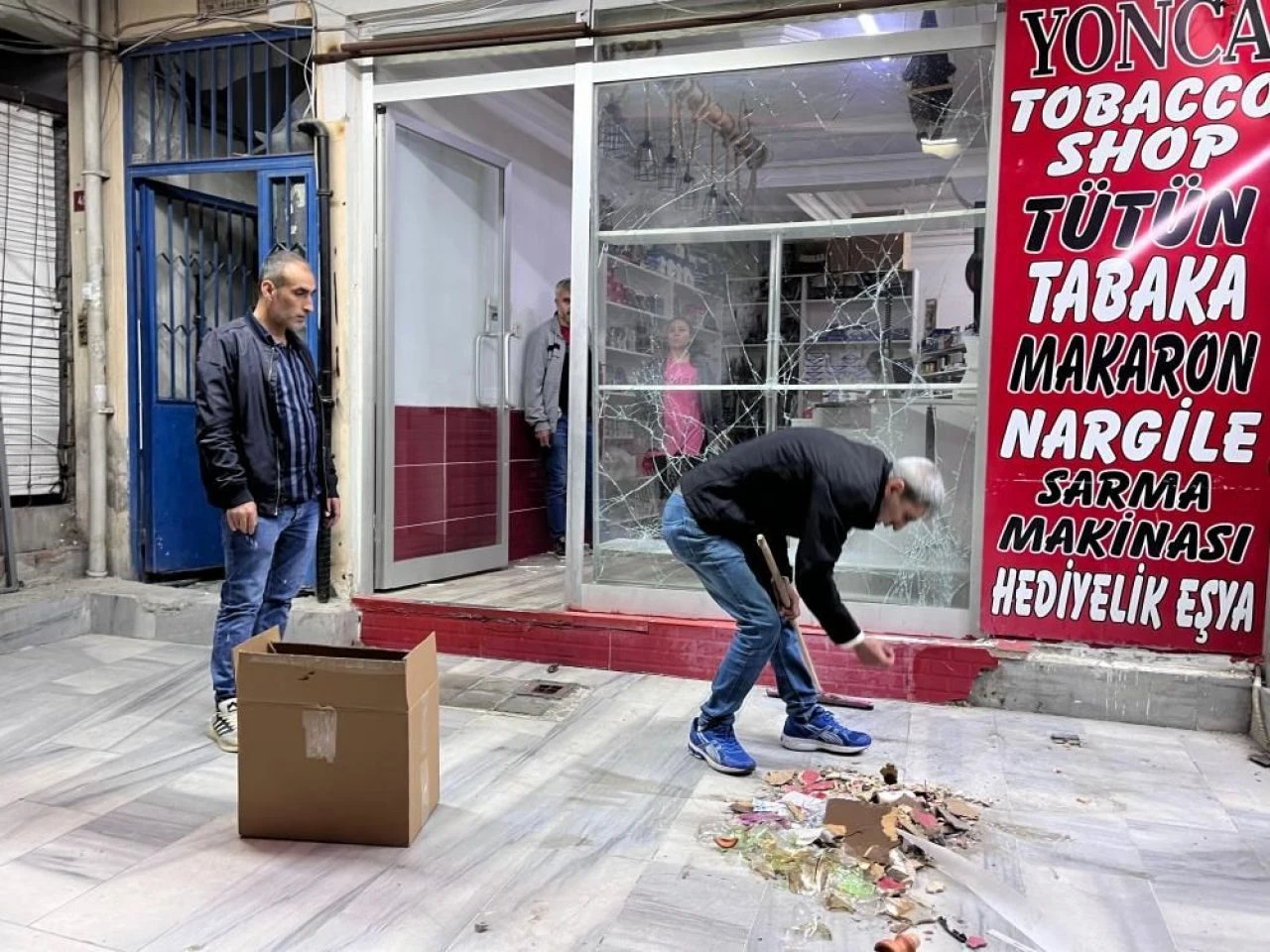 Küçükçekmece'de iş yerine bombalı saldırı: 2 kişi yaralandı