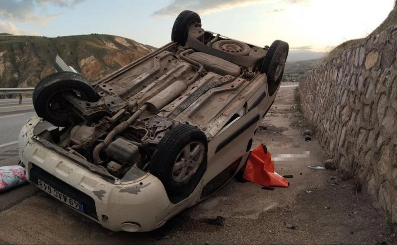 Sivas'ta korkunç kaza: 1 ölü, 2 yaralı  - 1. Resim
