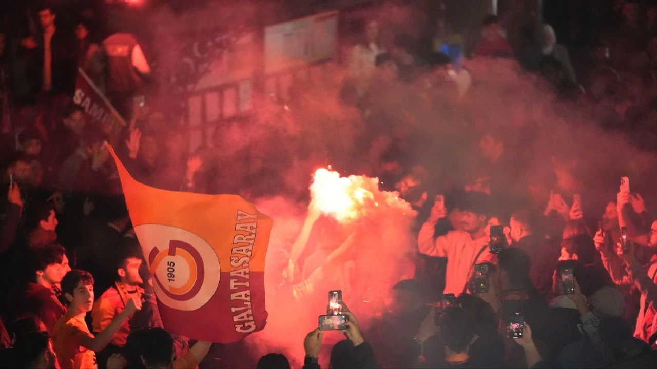 Süper Lig'de şampiyon belli oluyor! Galatasaray mı Fenerbahçe mi? İşte Muhtemel 11'ler... - 1. Resim