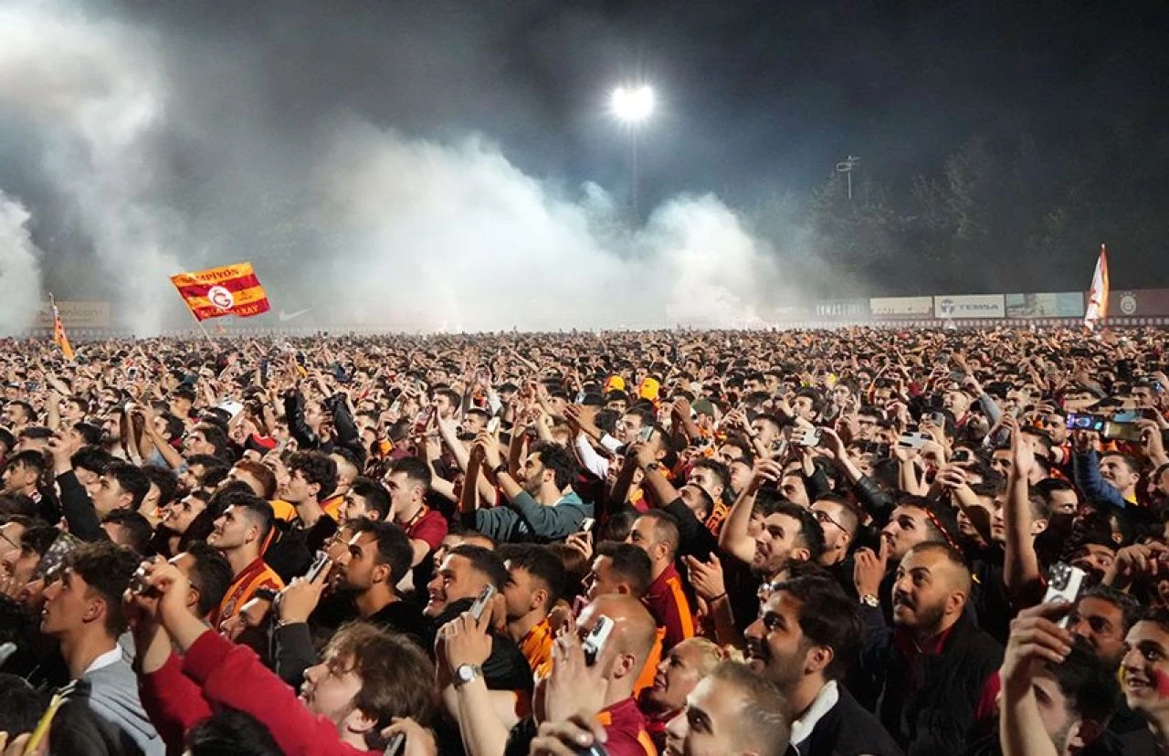 Avrupa basınında Galatasaray şaşkınlığı! Şampiyonluğu manşetlerine taşıdılar - 3. Resim