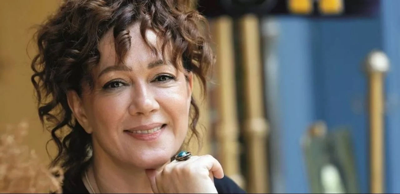 Bahar dizisinde Ayhan Liberte karakterini Bennu Yıldırımlar oynuyor - 2. Resim