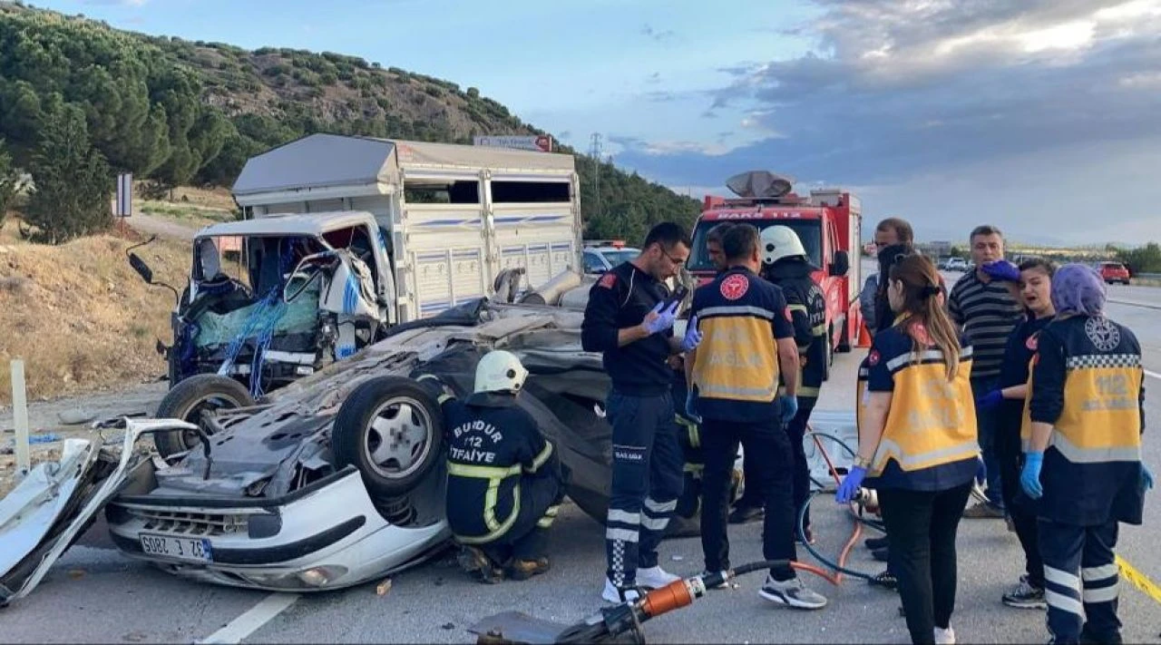 Burdur'da kafa kafaya facia! 3 ölü, 2 yaralı - 1. Resim