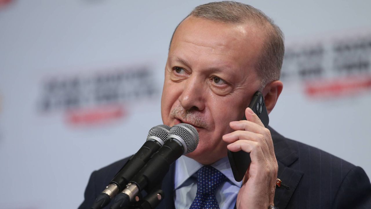 Cumhurbaşkanı Erdoğan, Dursun Özbek'i hem seçim hem şampiyonluk tebriği için aradı