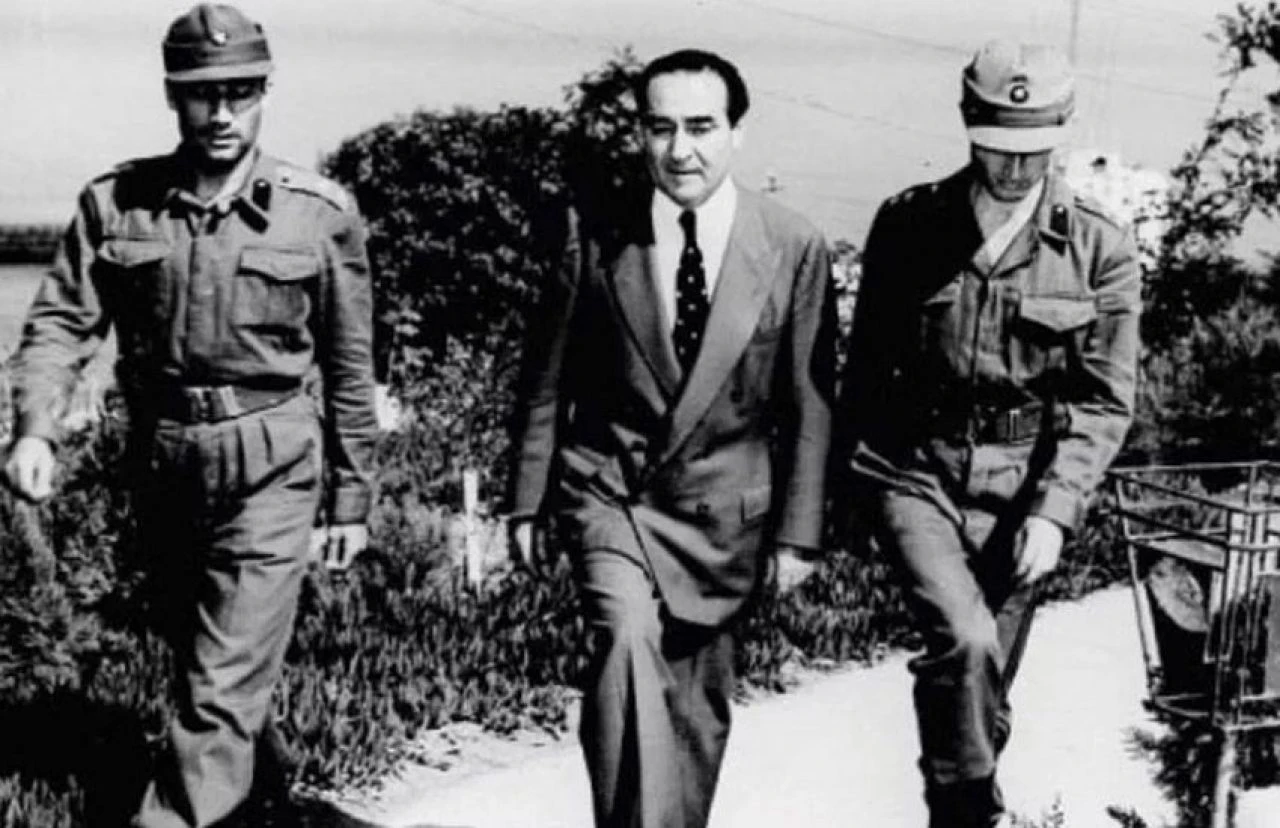 Darbelerin anası 27 Mayıs 1960'da yaşananlar: Başbakanın boğazını sıkıyorsun! Bundan ala hürriyet mi var? - 4. Resim