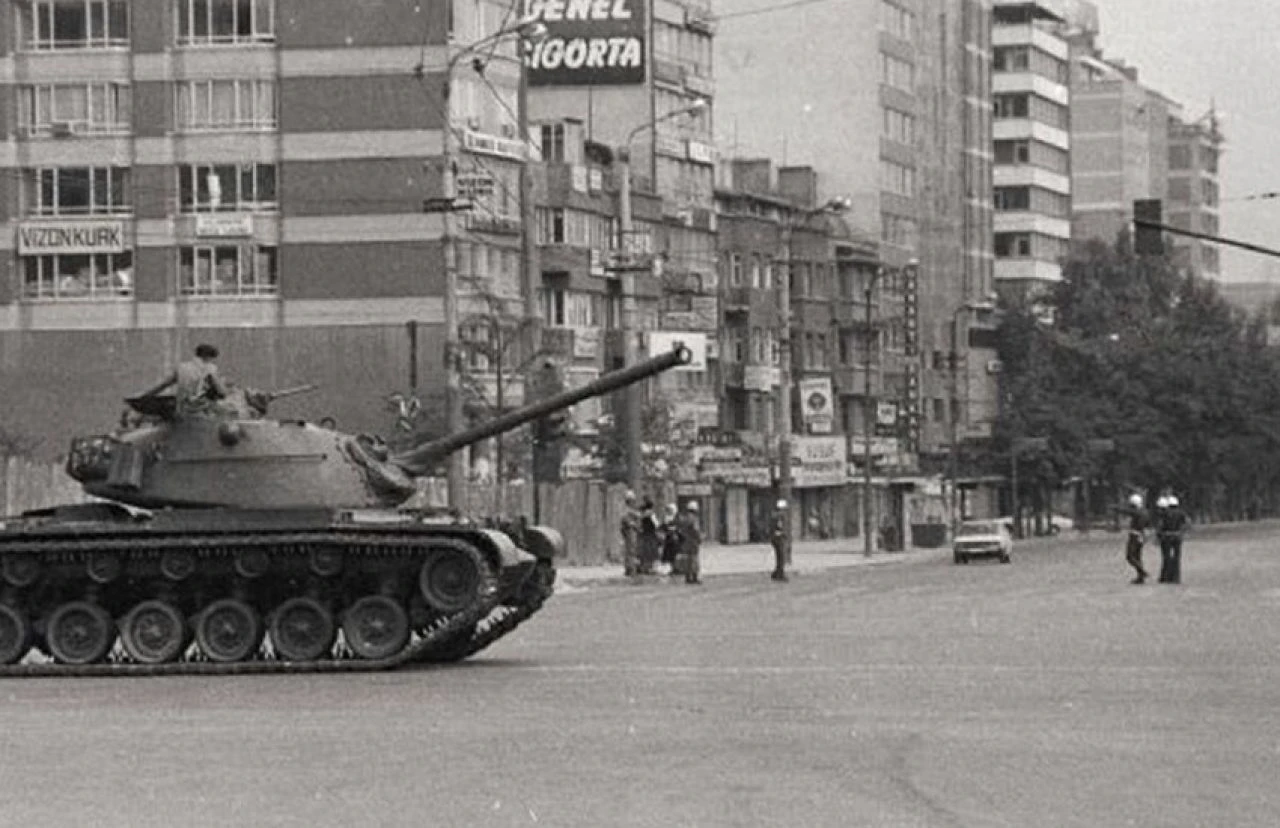 Darbelerin anası 27 Mayıs 1960'da yaşananlar: Başbakanın boğazını sıkıyorsun! Bundan ala hürriyet mi var? - 3. Resim