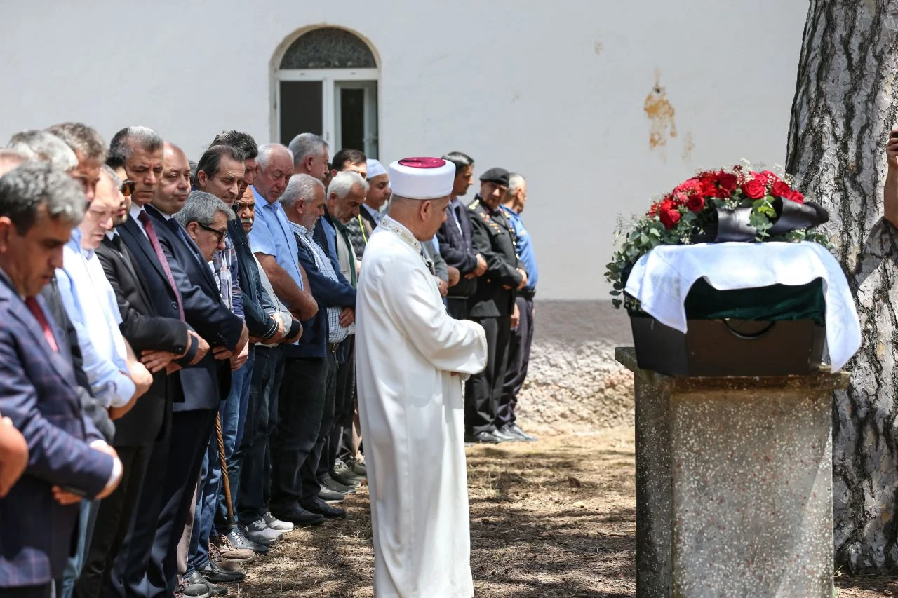 Ekonomist Korhan Berzeg için cenaze töreni düzenlendi - 3. Resim