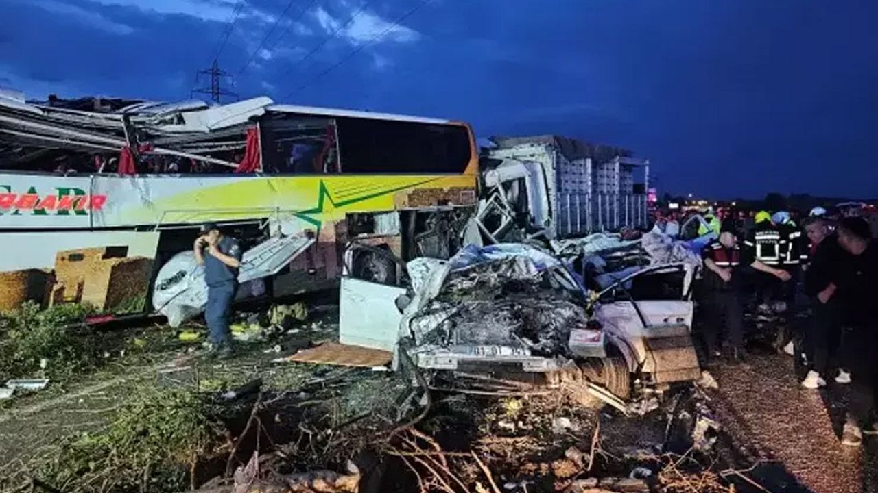 Mersin’deki feci kazada 10 kişi hayatını kaybetmişti: Ölenlerin kimlikleri belli oldu...