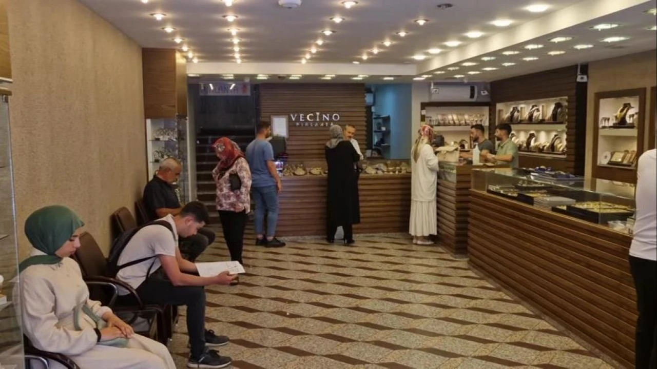 Patronunun gözdesiydi, yaptıklarıyla şoke etti...