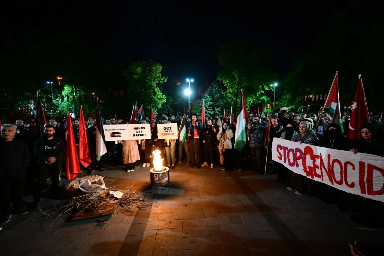 Refah'ta İsrail'in kampa yaptığı saldırı İstanbul'da protesto edildi - 1. Resim