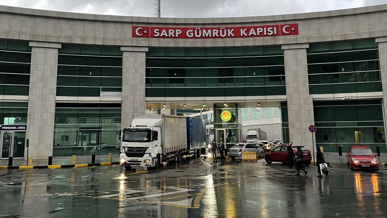 Sarp Sınır Kapısı&#039;nda tır geçişi rekoru