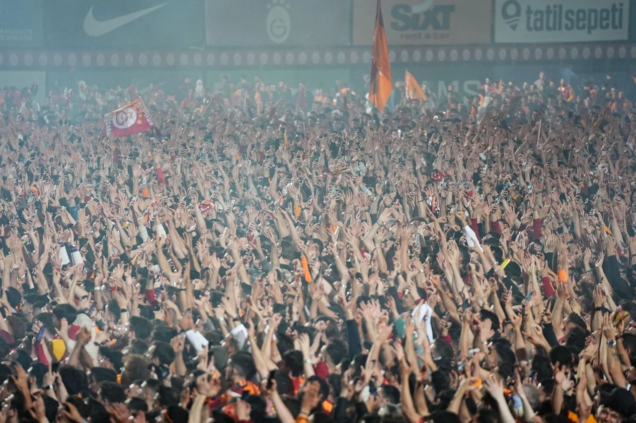 Son dakika! Süper Lig'de şampiyon Galatasaray!