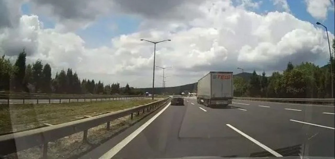 Erbakan'ın makam aracı kazayı saniyelerle atlattı: Sokak köpeği yola atladı, şoförün refleksi faciayı önledi