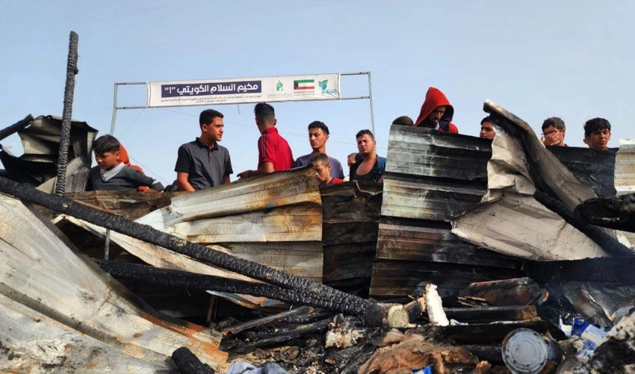 İsrail katliama devam ediyor! Yine çadırdaki siviller hedef oldu, bomba yağmuru durmadı - 3. Resim