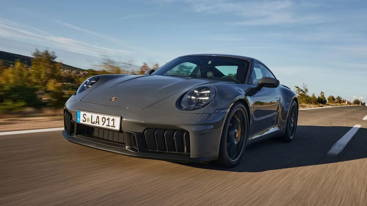 Porsche, ilk hibrit modeli 2025 Porsche 911 GTS Hybrid&#039;i tanıttı