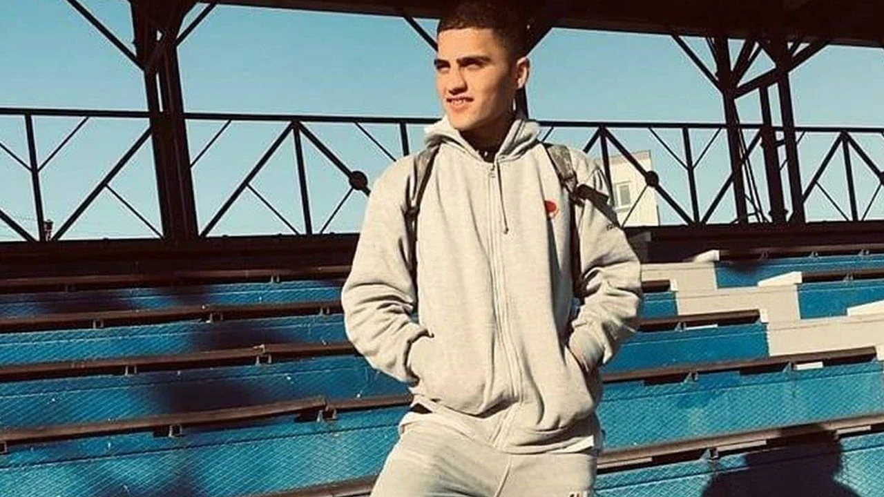 20 yaşındaki genç halı sahada kalp krizi geçirdi