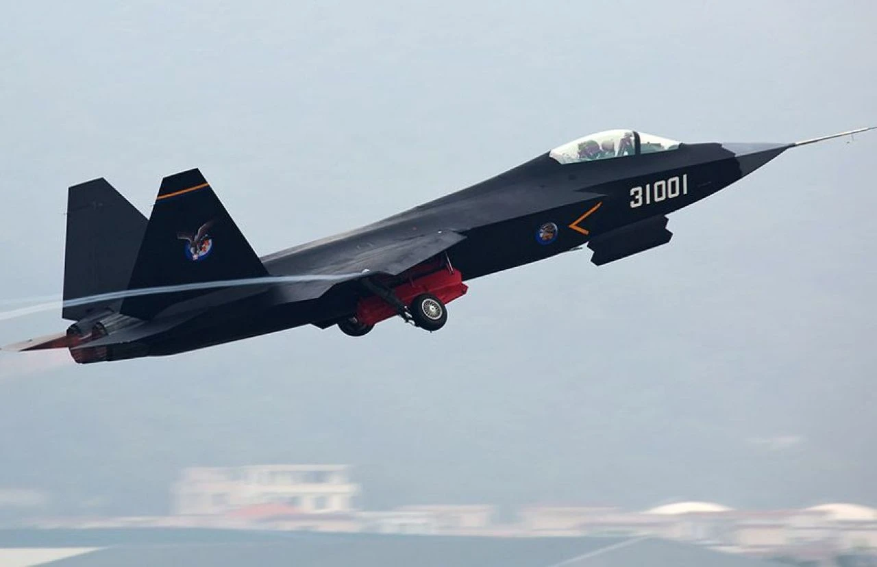 Bir F-35 daha düştü, gözler düşman uçaklarına çevrildi! KAAN’ı hesaba katamıyorlar