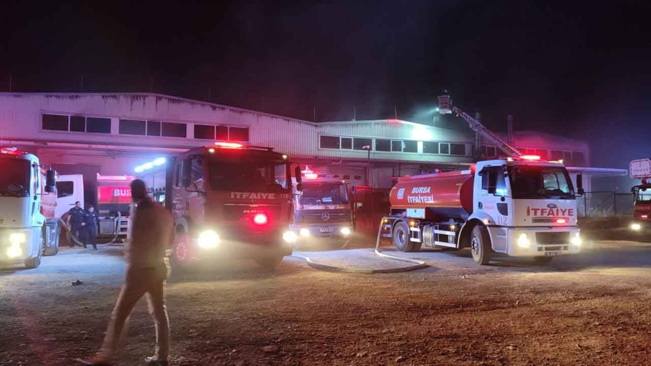 Bursa&#039;da yedek parça fabrikasında yangın