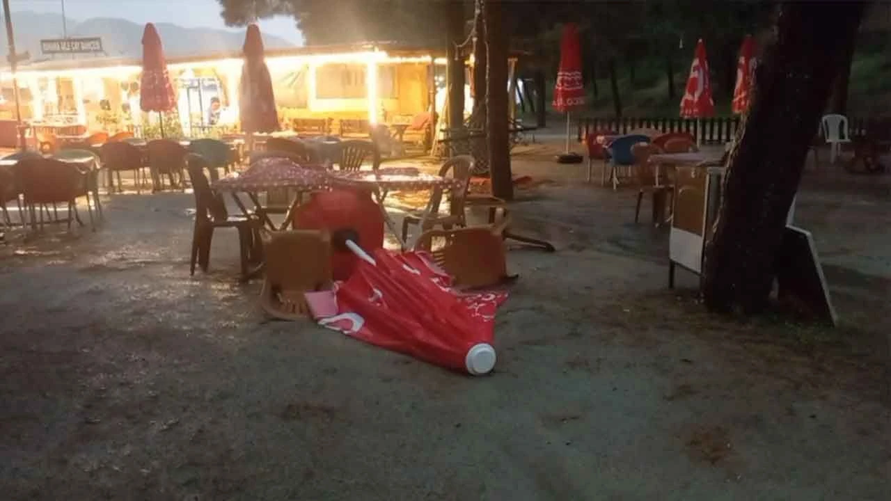 Fırtına, sağanak ve dolu... Osmancık'ta sel felaketi: Karayolu sular altında kaldı, caddeler göle döndü! - 3. Resim