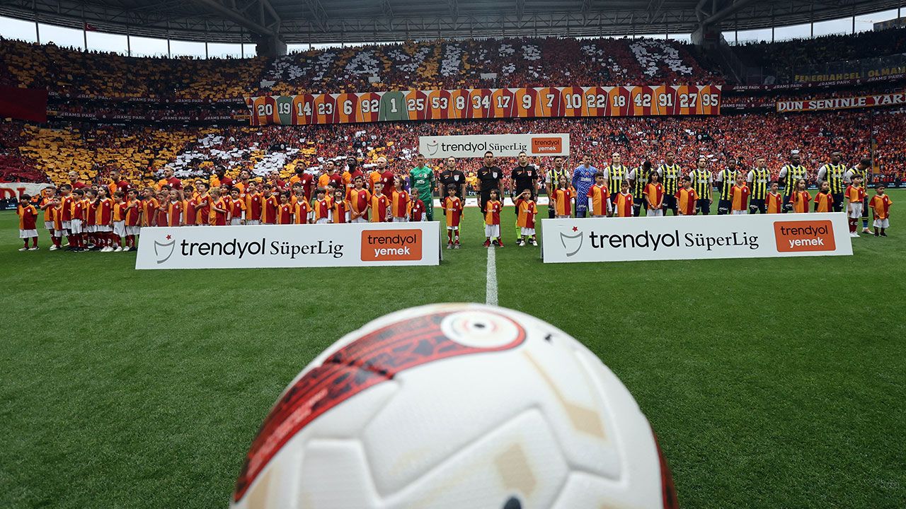 Galatasaray&#039;da veda vakti! Takım arkadaşı duyurdu: 9 isimle yollar ayrılıyor